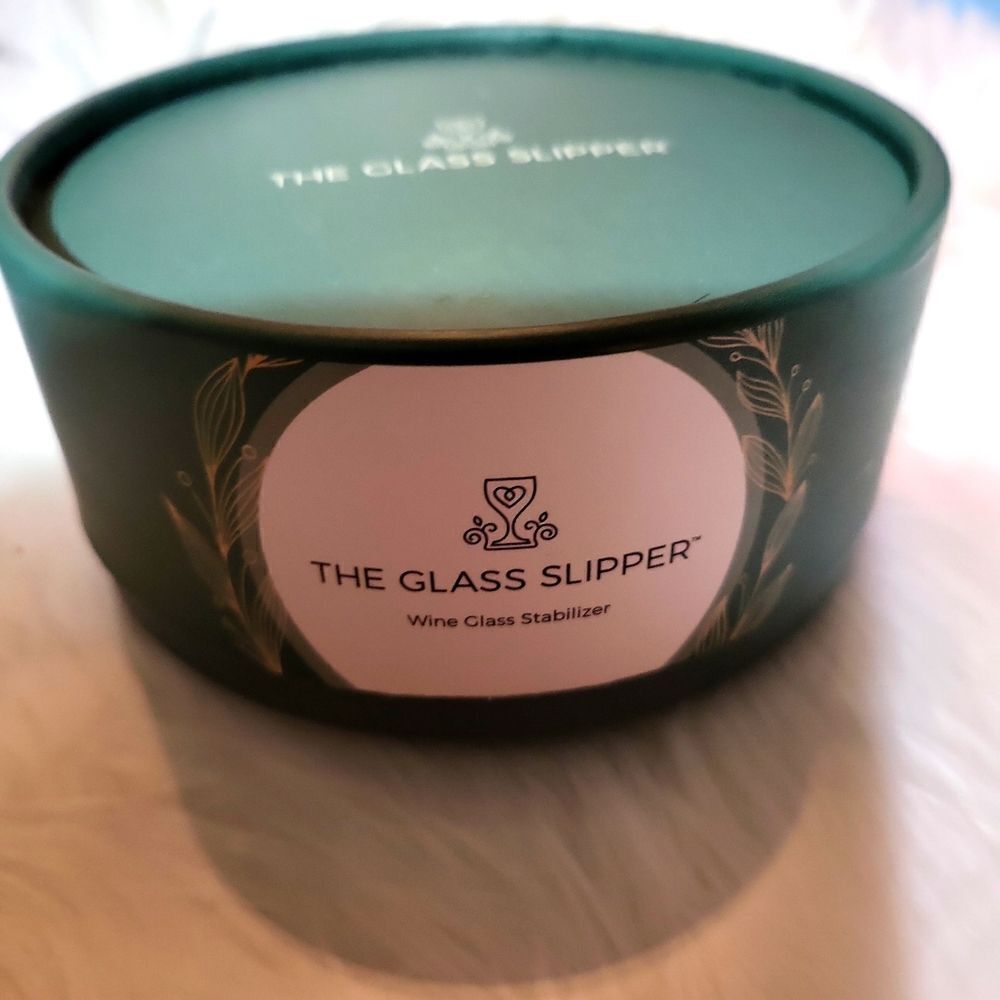 The glass slipper- a wine glass stabilizer, set of 4-NWT,very very rare!!!